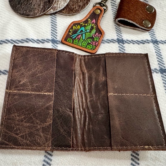 Cowhide Leather Accessory Set - Picture 2 of 3